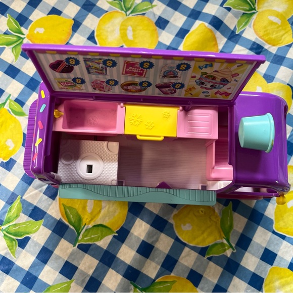 Shopkins Purple And Pink Ice Cream Van With 2 Poseable PVC Dolls - Picture 3 of 13